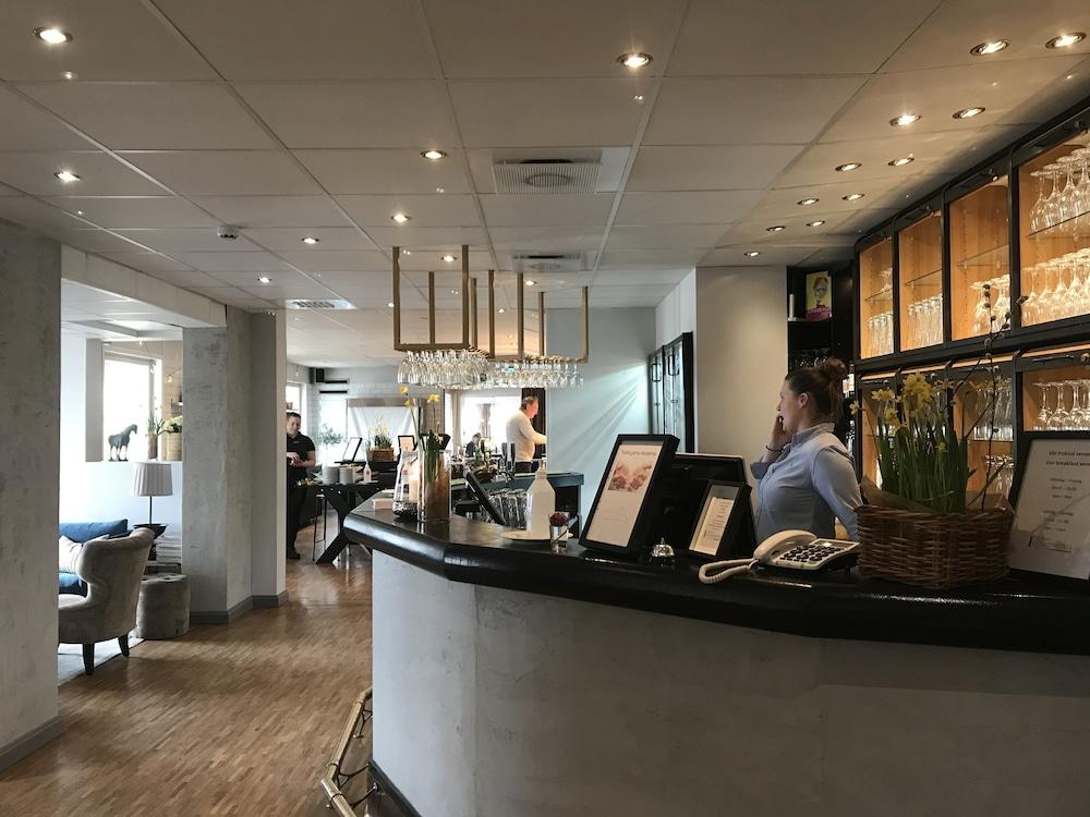 Mjoelby Stadshotell Buitenkant foto